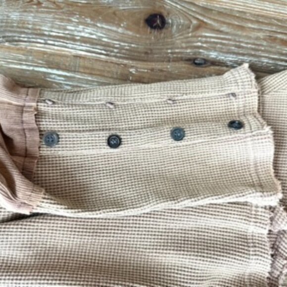 POL Top (S) Tan - Picture 5 of 6